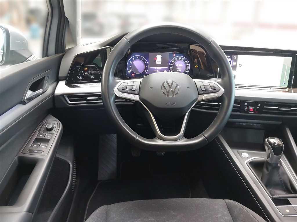 Volkswagen Golf 2024 г. Серебристый, пробег 25138 км