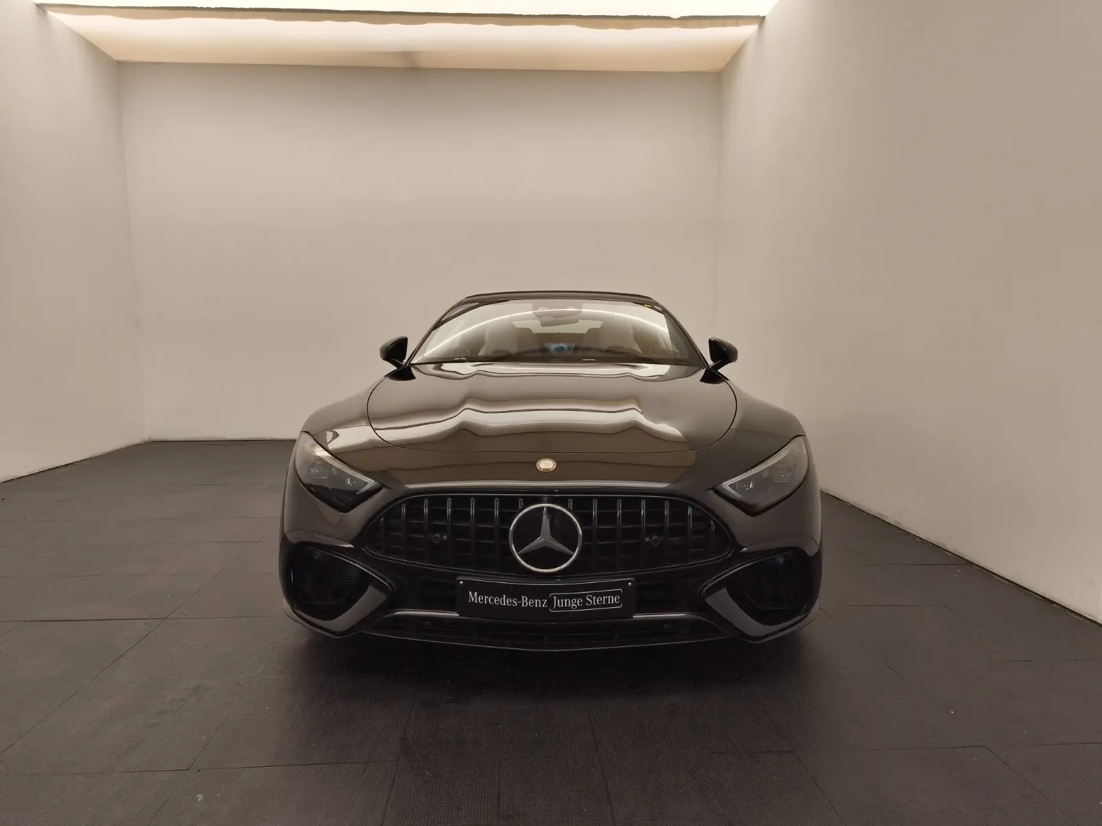 Mercedes-Benz SL 63 AMG 2024 г. Чёрный, пробег 57253 км