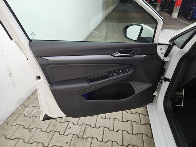 Volkswagen Golf 2023 г. Белый, пробег 33610 км