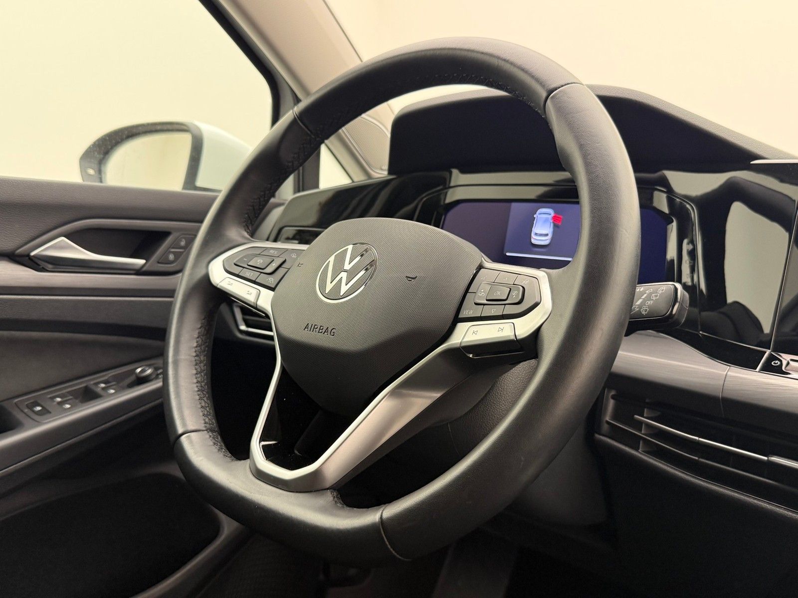 Volkswagen Golf 2023 г. Белый, пробег 35540 км