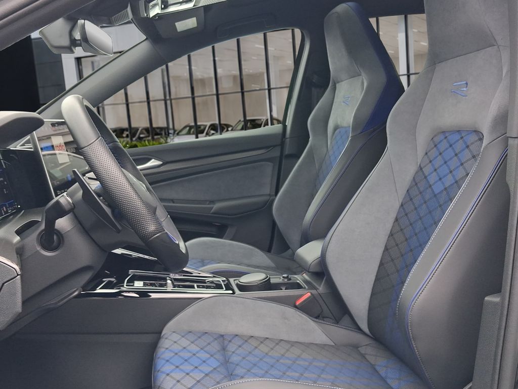 Volkswagen Golf 2025 г. Чёрный, пробег 24608 км