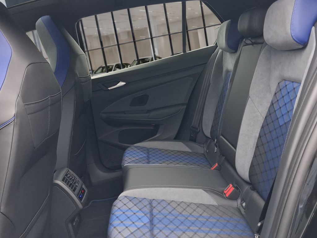 Volkswagen Golf 2025 г. Чёрный, пробег 24608 км