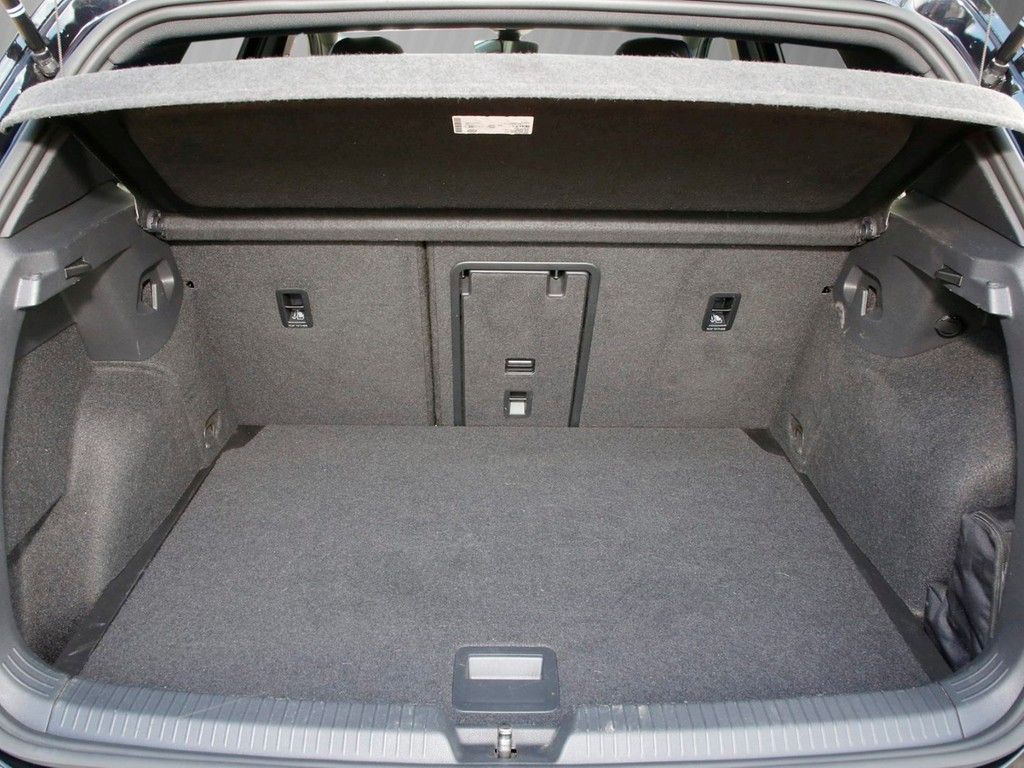 Volkswagen Golf 2023 г. Чёрный, пробег 37789 км
