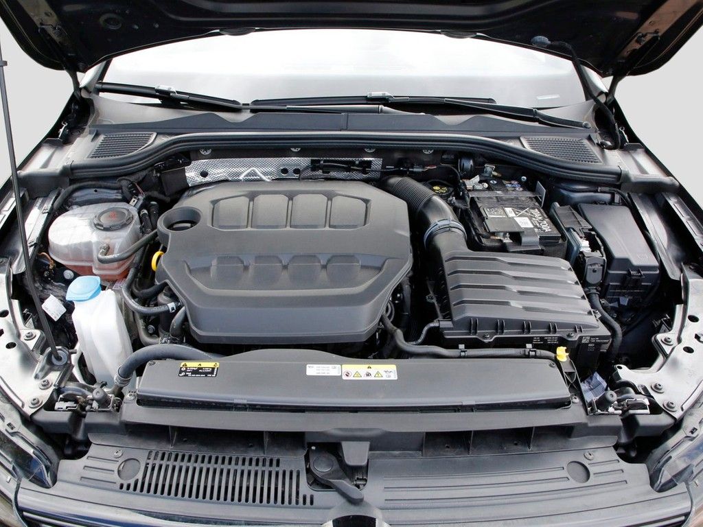 Volkswagen Golf 2023 г. Чёрный, пробег 37789 км