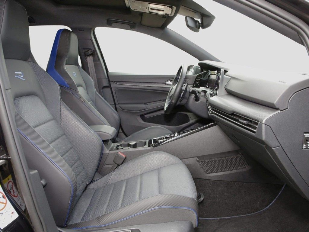 Volkswagen Golf 2023 г. Чёрный, пробег 37789 км