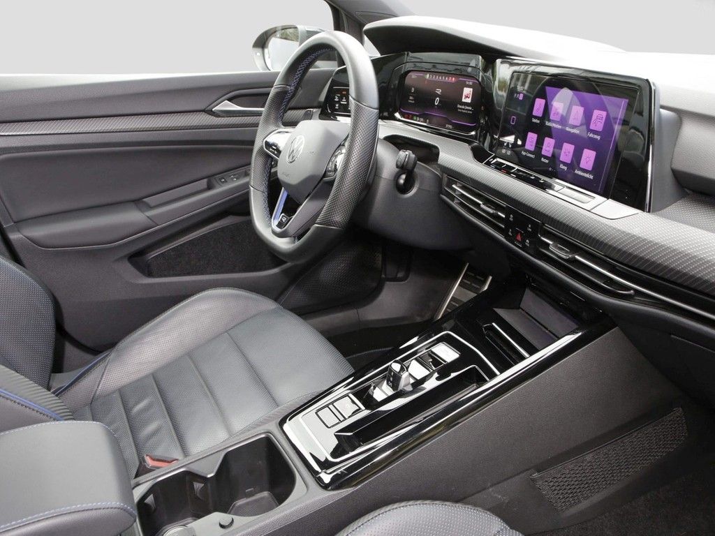 Volkswagen Golf 2023 г. Чёрный, пробег 37789 км