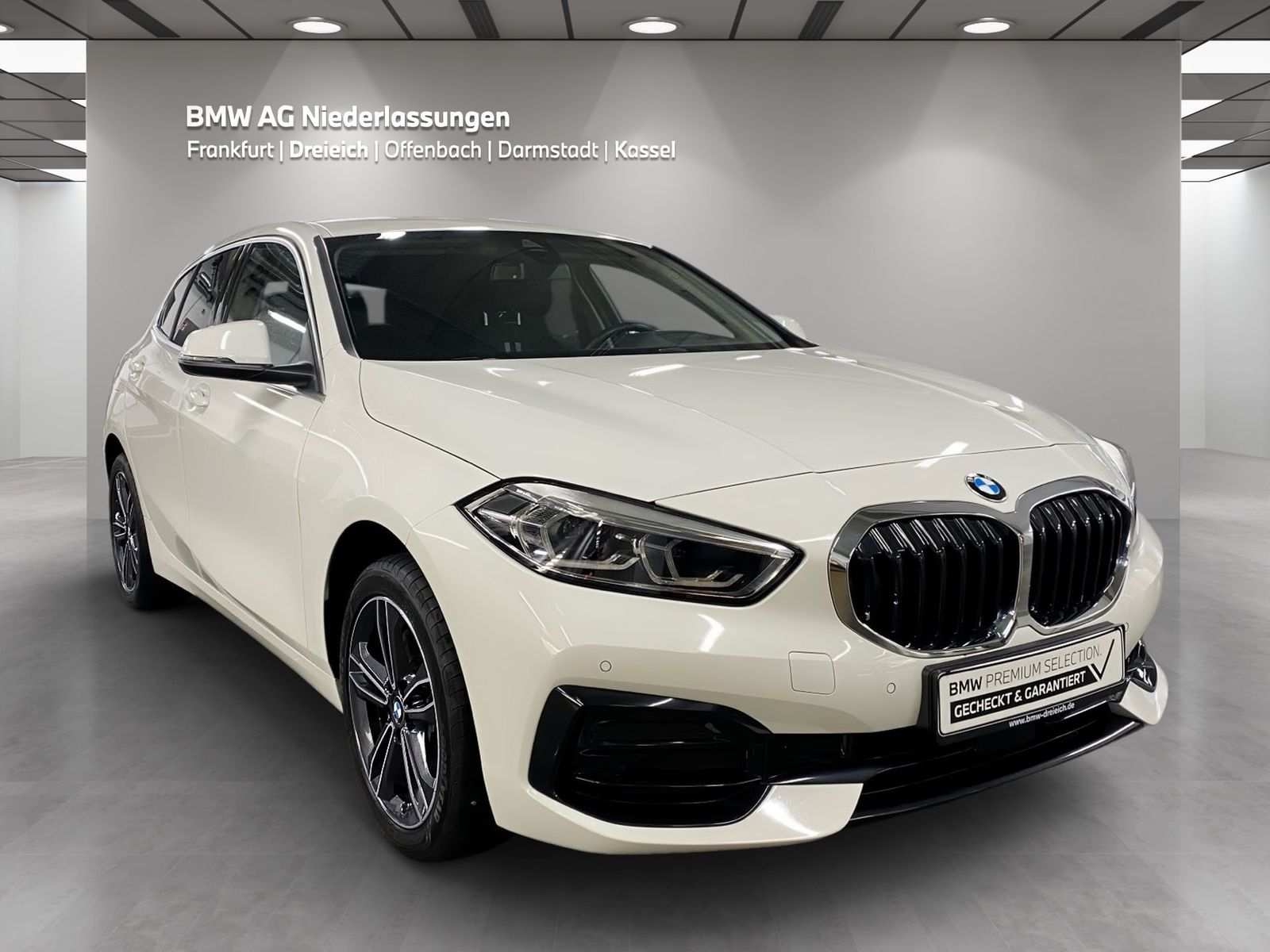 BMW 120 2023 г. Белый, пробег 40454 км