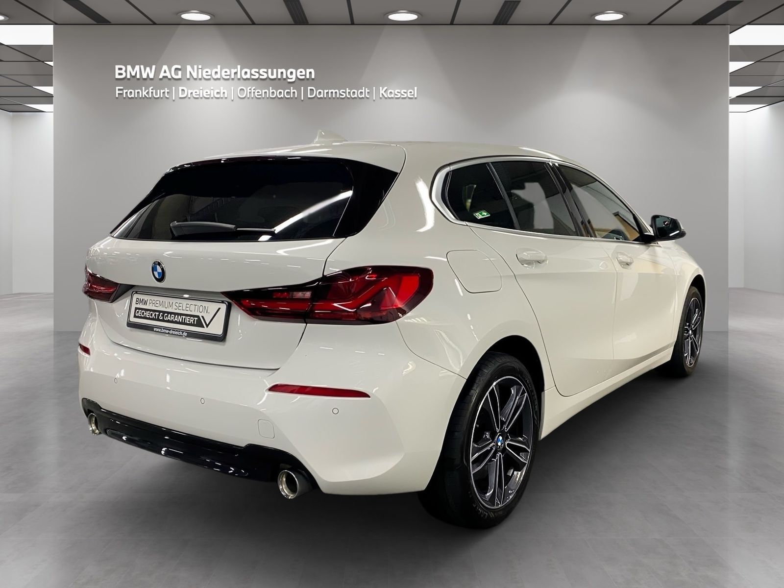 BMW 120 2023 г. Белый, пробег 40454 км