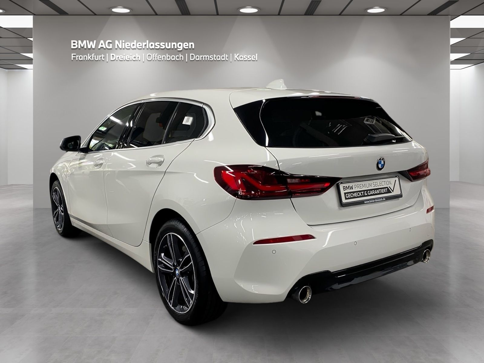 BMW 120 2023 г. Белый, пробег 40454 км