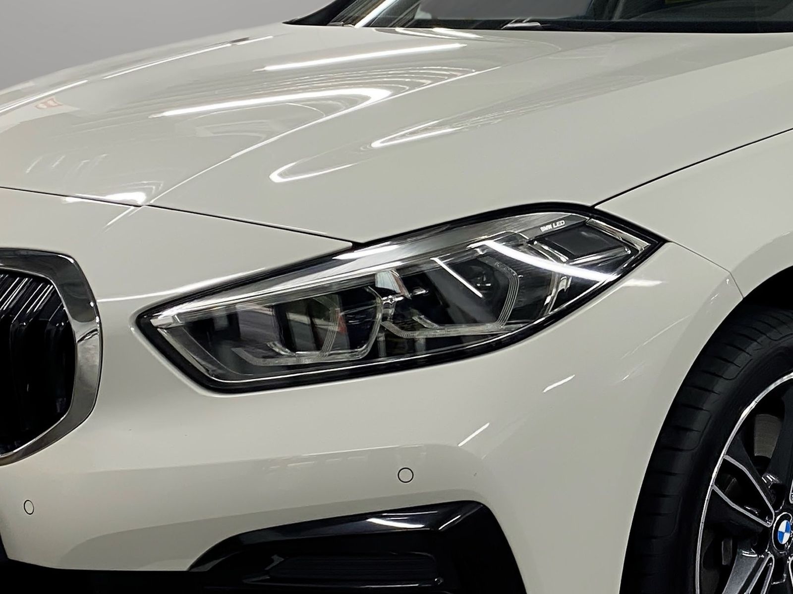 BMW 120 2023 г. Белый, пробег 40454 км