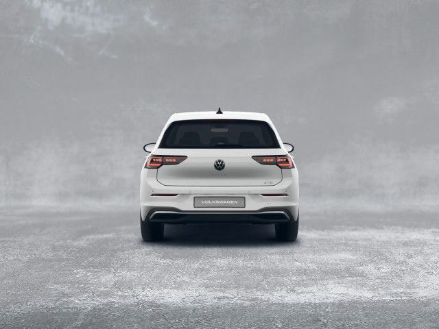 Volkswagen Golf 2024 г. Белый, пробег 40000 км