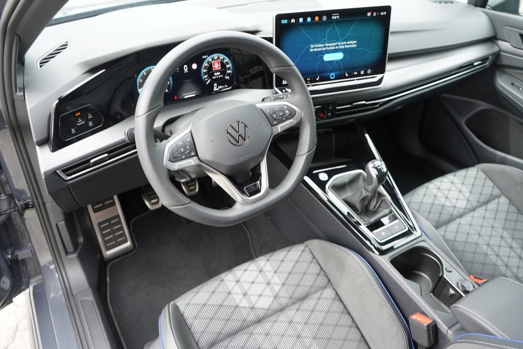 Volkswagen Golf 2025 г. Серый, пробег 23702 км