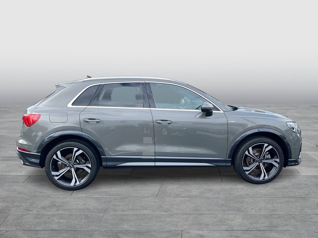Audi Q3 2025 г. Серый, пробег 9100 км