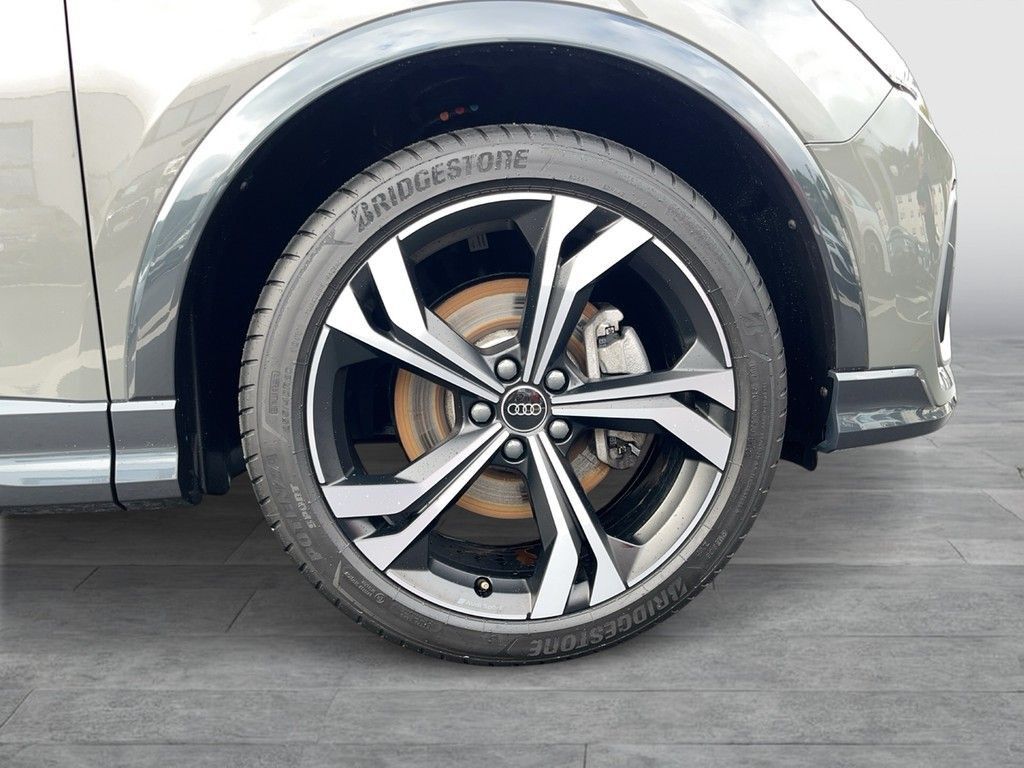 Audi Q3 2025 г. Серый, пробег 9100 км