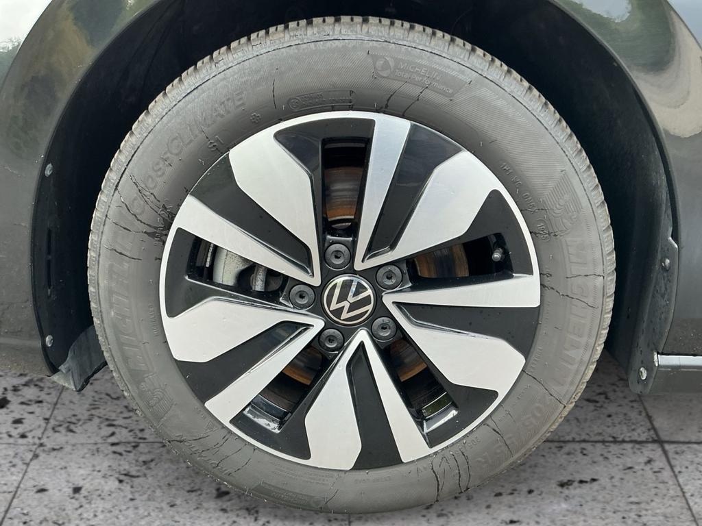 Volkswagen Golf 2025 г. Чёрный, пробег 23667 км
