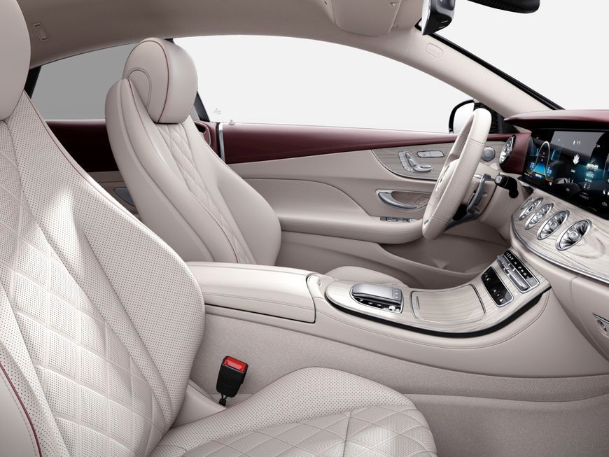 Mercedes-Benz E 53 AMG 2022 г. Красный, пробег 18959 км