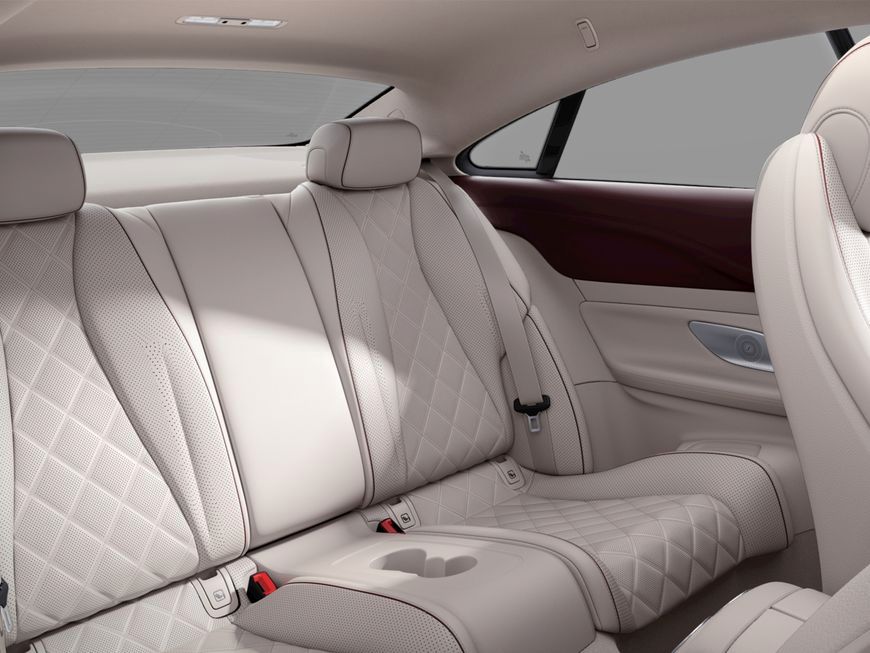 Mercedes-Benz E 53 AMG 2022 г. Красный, пробег 18959 км