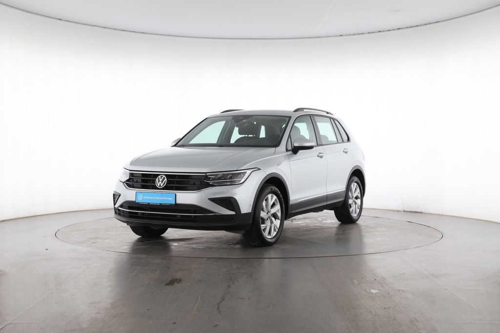 Volkswagen Tiguan 2022 г. Серебристый, пробег 38973 км