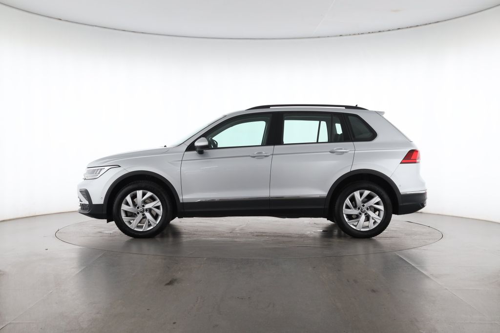 Volkswagen Tiguan 2022 г. Серебристый, пробег 38973 км