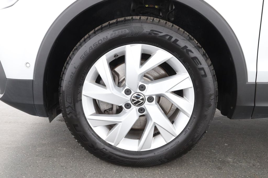 Volkswagen Tiguan 2022 г. Серебристый, пробег 38973 км