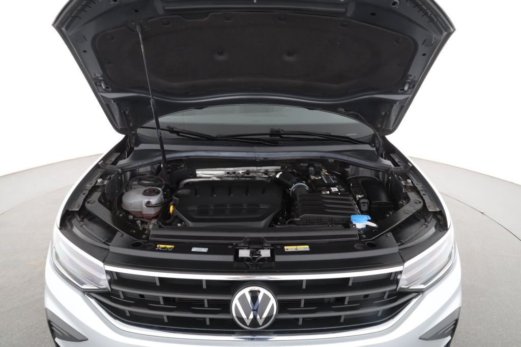 Volkswagen Tiguan 2022 г. Серебристый, пробег 38973 км