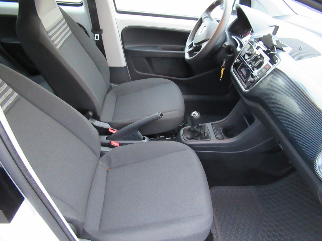 Volkswagen up! 2022 г. Белый, пробег 45200 км