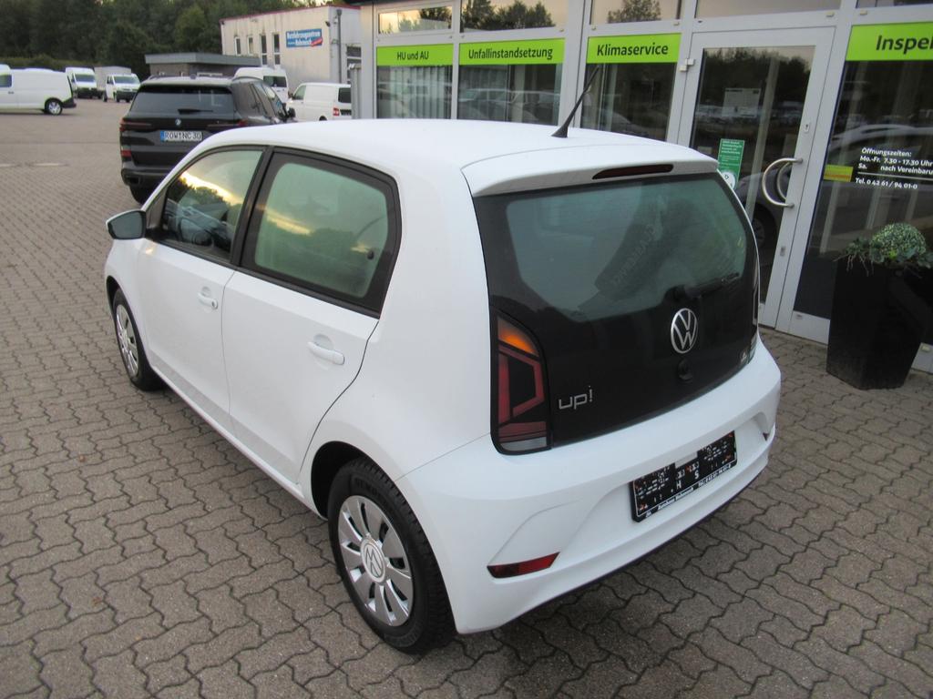 Volkswagen up! 2022 г. Белый, пробег 45200 км