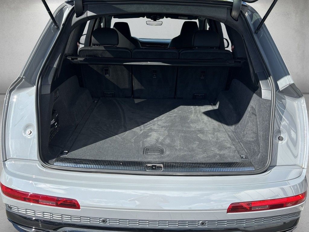 Audi Q7 2023 г. Серый, пробег 54976 км