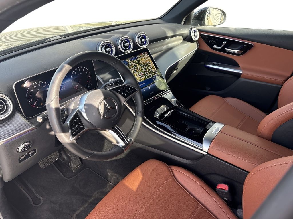 Mercedes-Benz GLC 200 2025 г. Чёрный, пробег 24679 км