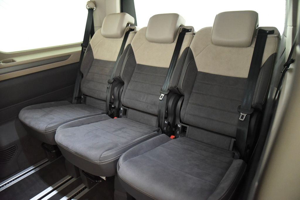 Volkswagen T7 MULTIVAN 2025 г. Красный, пробег 14900 км