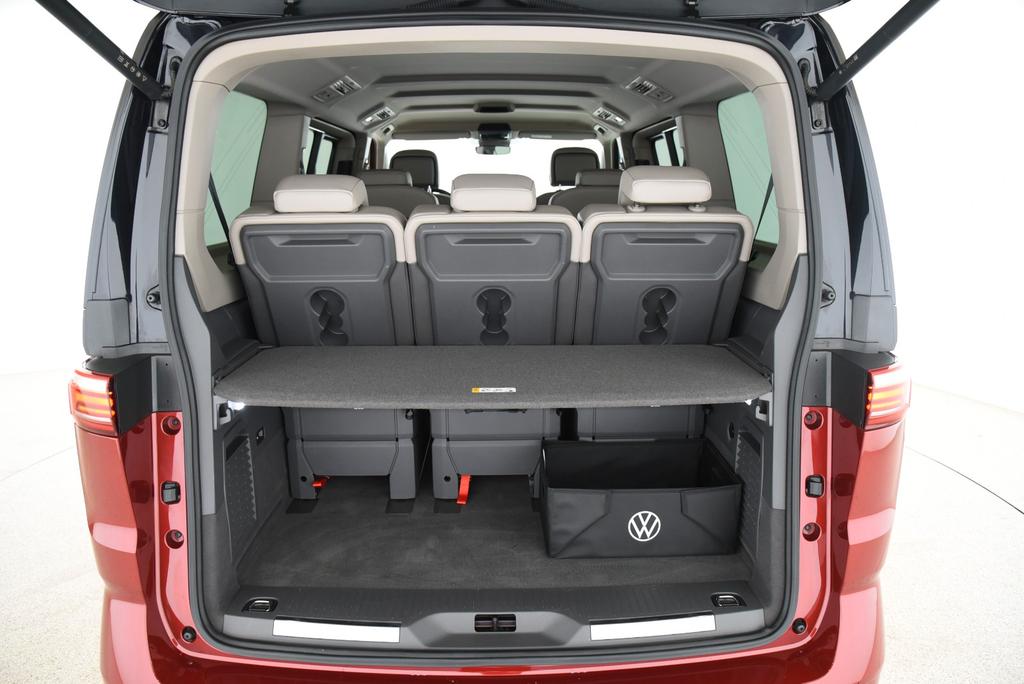 Volkswagen T7 MULTIVAN 2025 г. Красный, пробег 14900 км