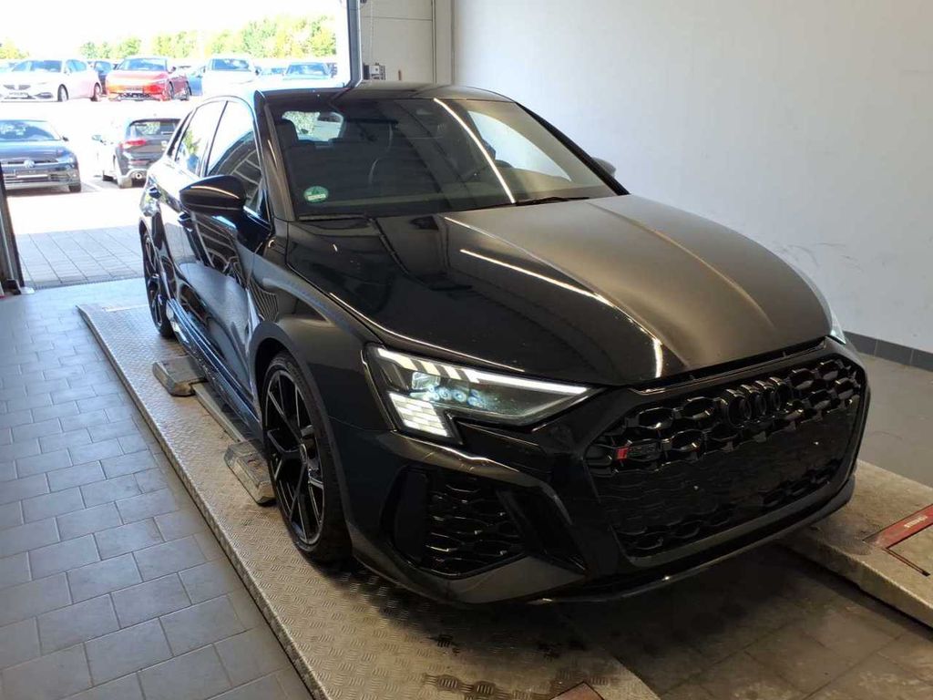 Audi RS3 2023 г. Чёрный, пробег 43990 км