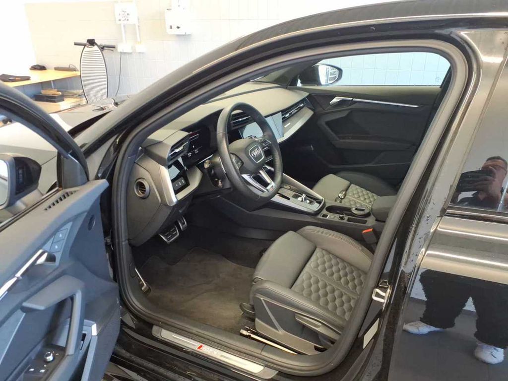 Audi RS3 2023 г. Чёрный, пробег 43990 км