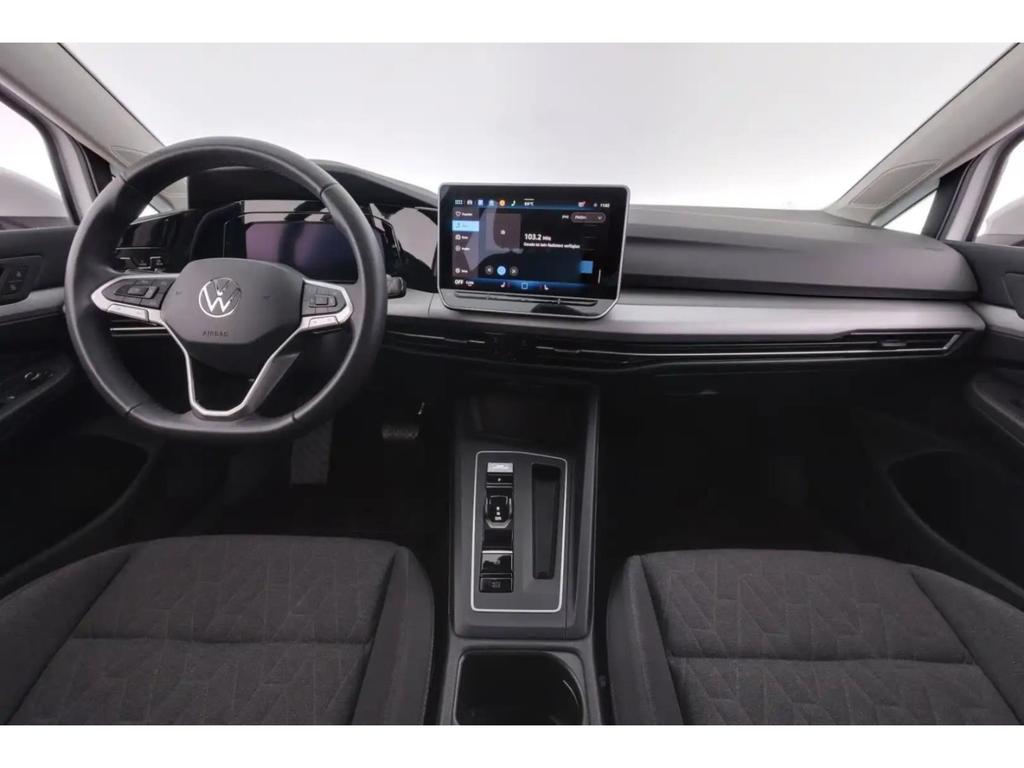 Volkswagen Golf 2025 г. Белый, пробег 52180 км