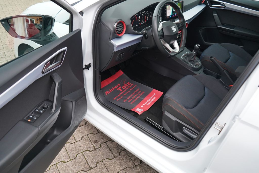 SEAT Ibiza 2023 г. Белый, пробег 56080 км