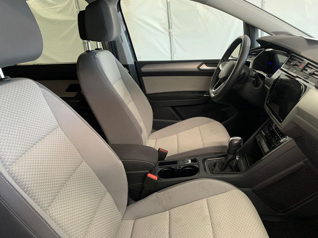 Volkswagen Touran 2025 г. Серый, пробег 48600 км