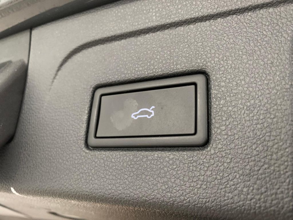 Volkswagen Touran 2025 г. Серый, пробег 48600 км