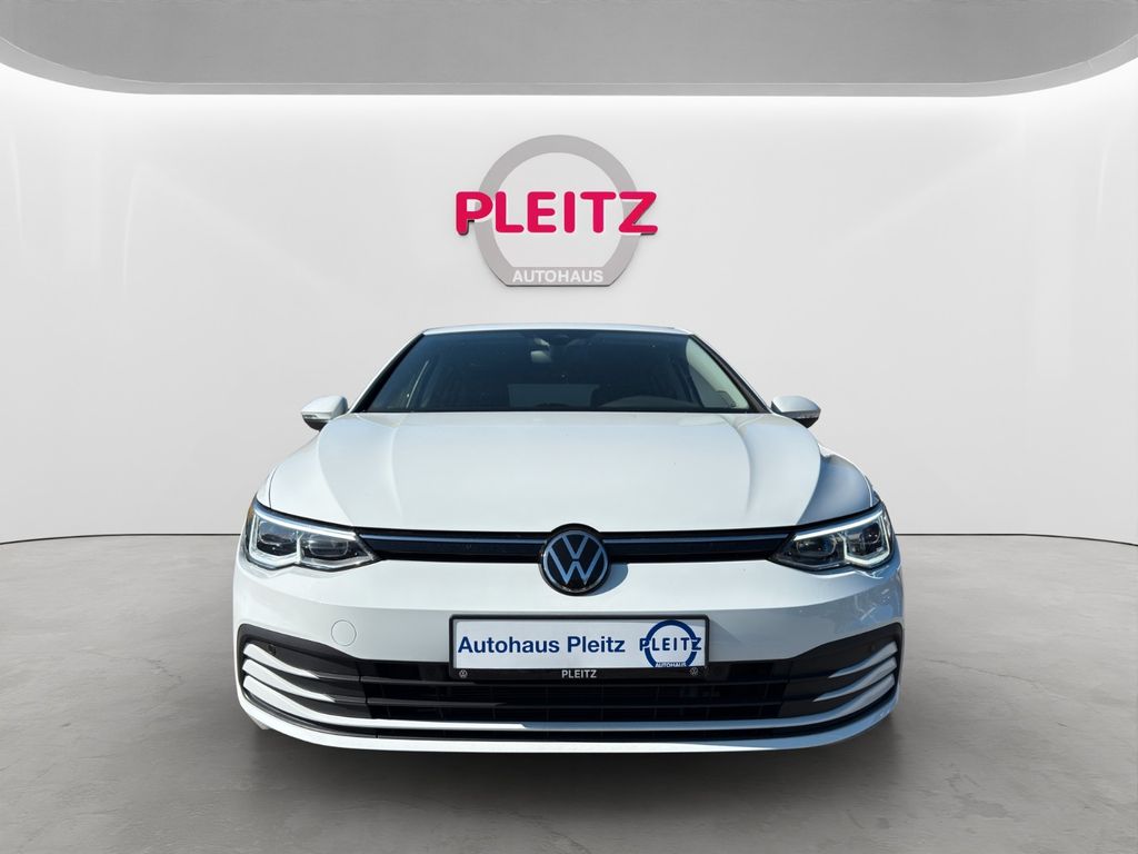 Volkswagen Golf 2023 г. Белый, пробег 38336 км