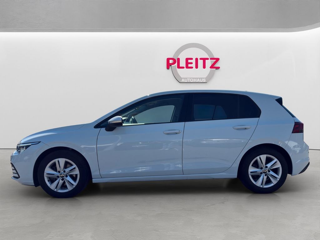 Volkswagen Golf 2023 г. Белый, пробег 38336 км