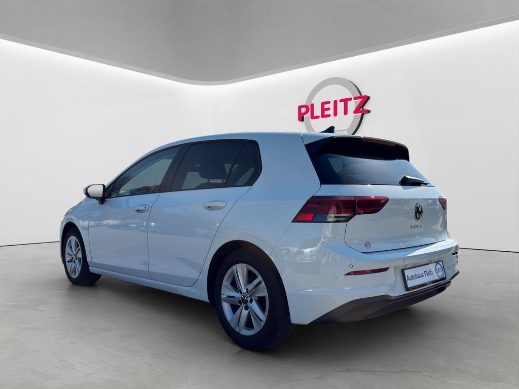 Volkswagen Golf 2023 г. Белый, пробег 38336 км