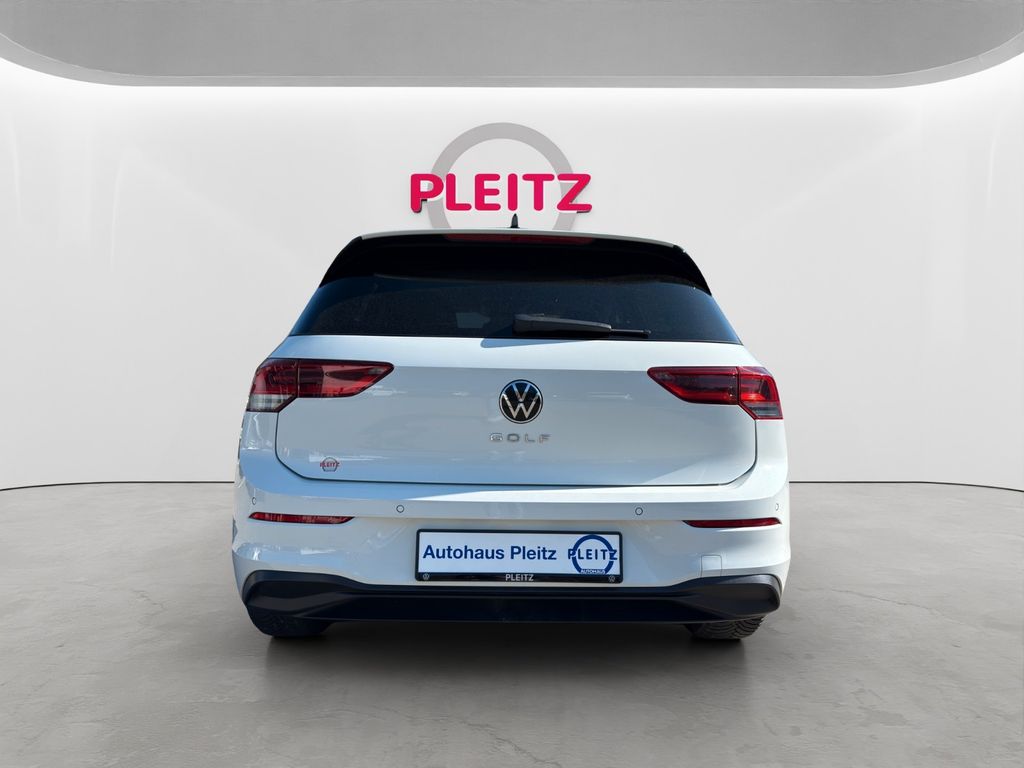 Volkswagen Golf 2023 г. Белый, пробег 38336 км