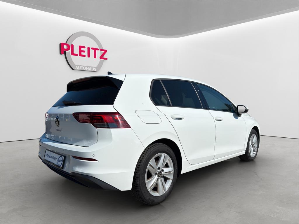 Volkswagen Golf 2023 г. Белый, пробег 38336 км
