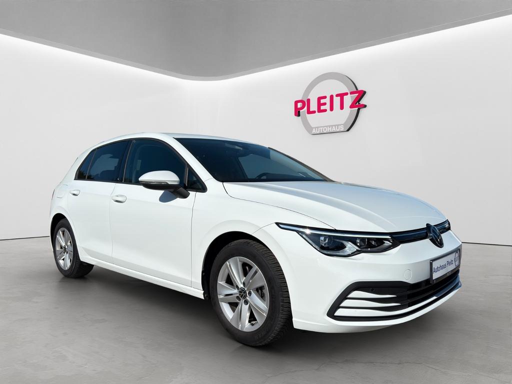 Volkswagen Golf 2023 г. Белый, пробег 38336 км