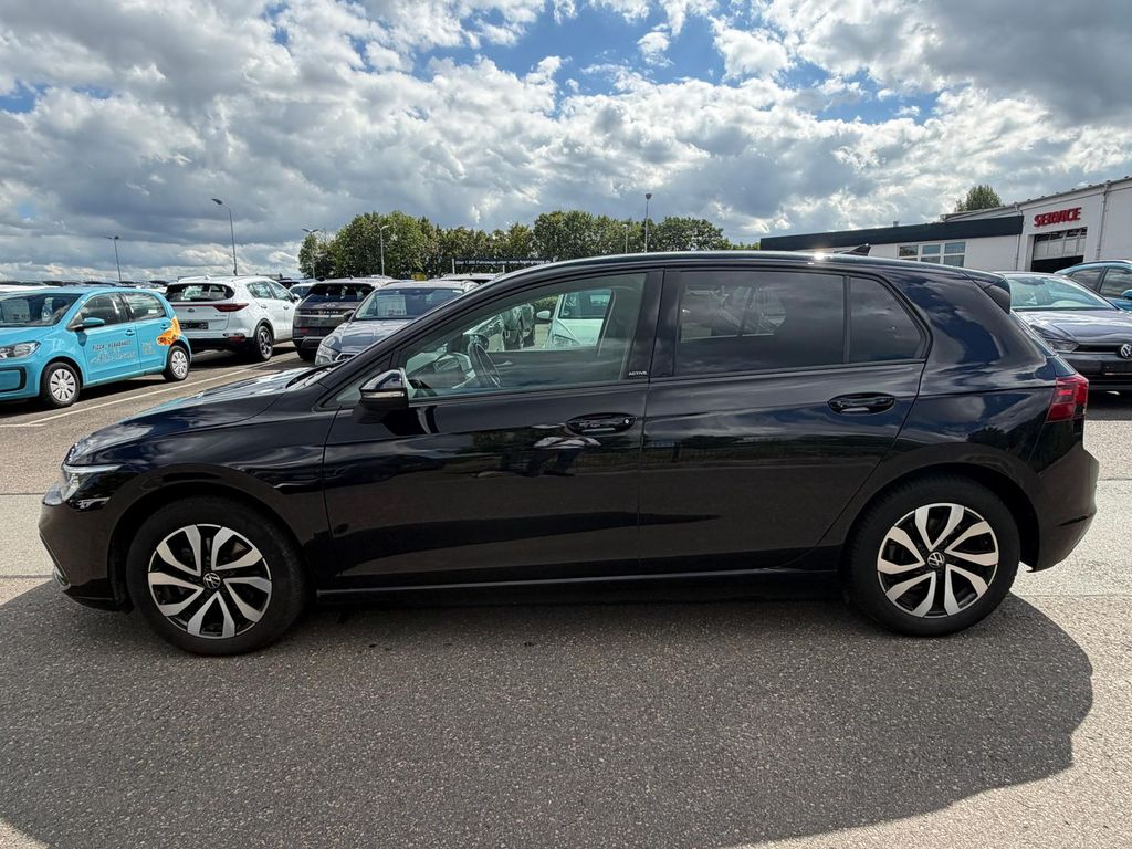 Volkswagen Golf 2023 г. Чёрный, пробег 41330 км