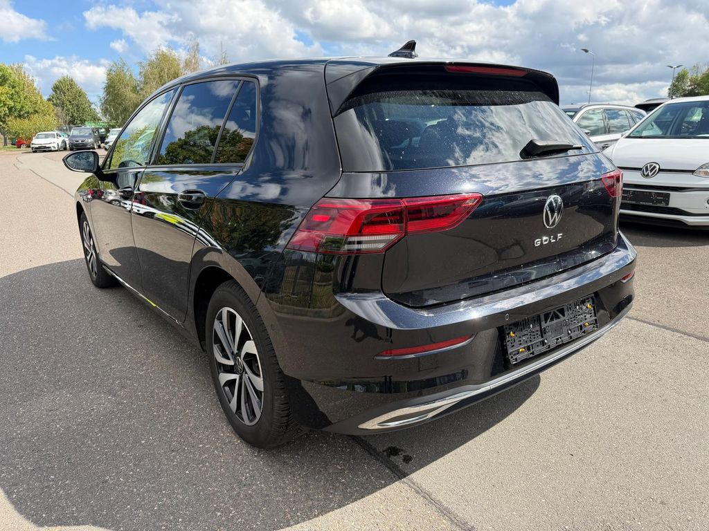 Volkswagen Golf 2023 г. Чёрный, пробег 41330 км