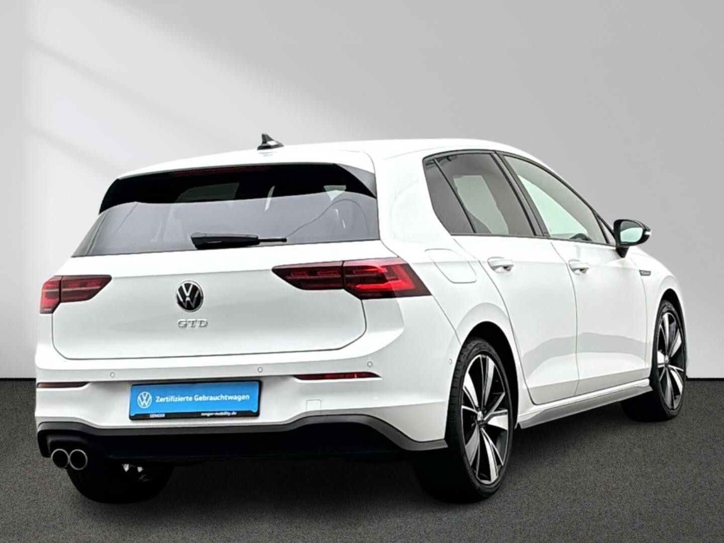 Volkswagen Golf 2023 г. Белый, пробег 31519 км