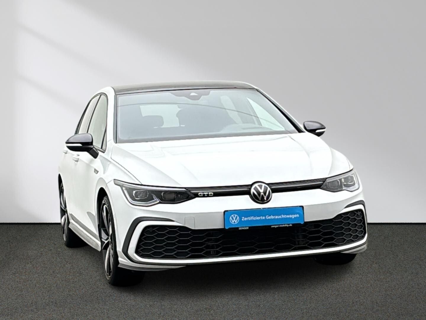 Volkswagen Golf 2023 г. Белый, пробег 31519 км