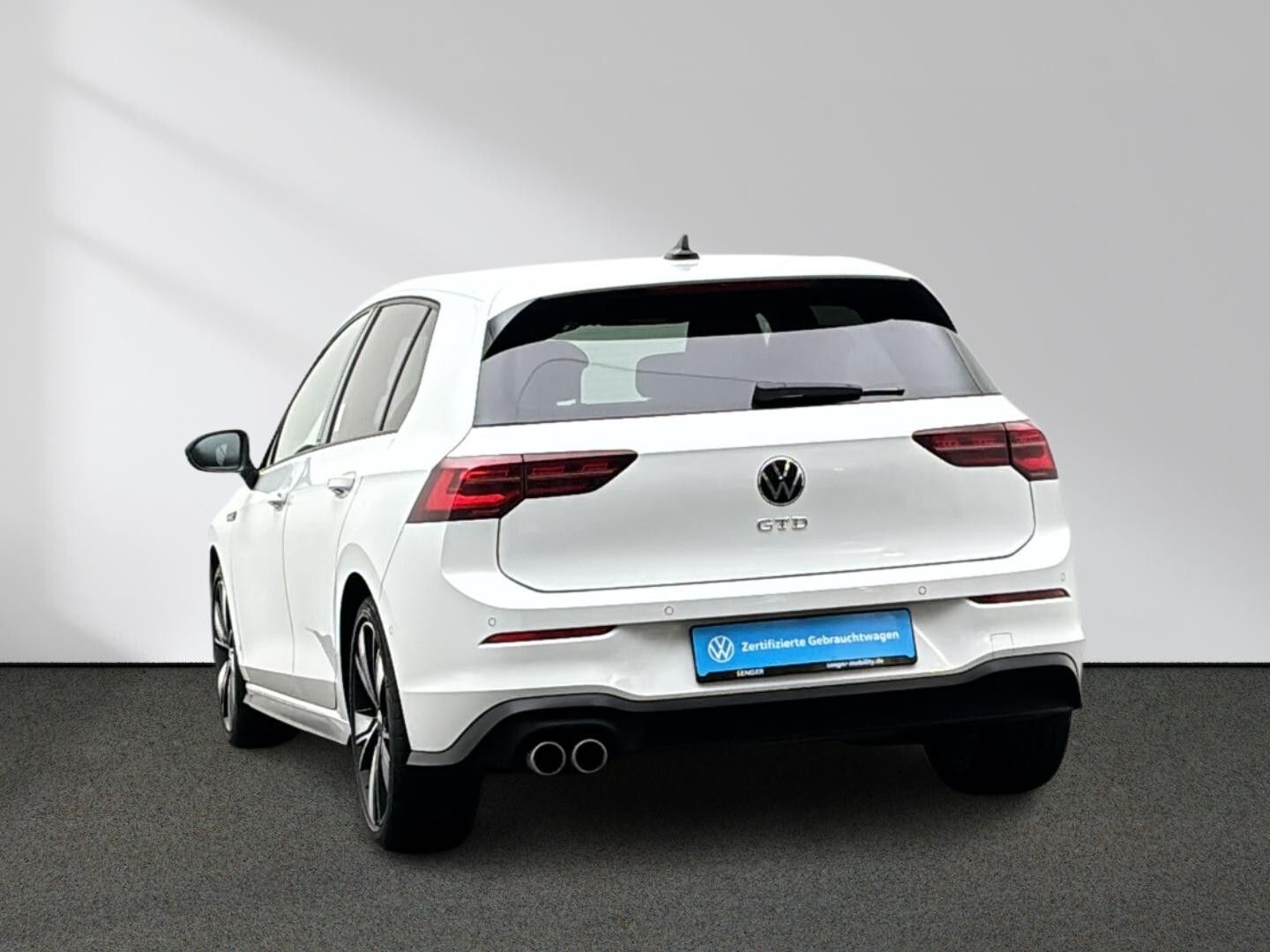 Volkswagen Golf 2023 г. Белый, пробег 31519 км