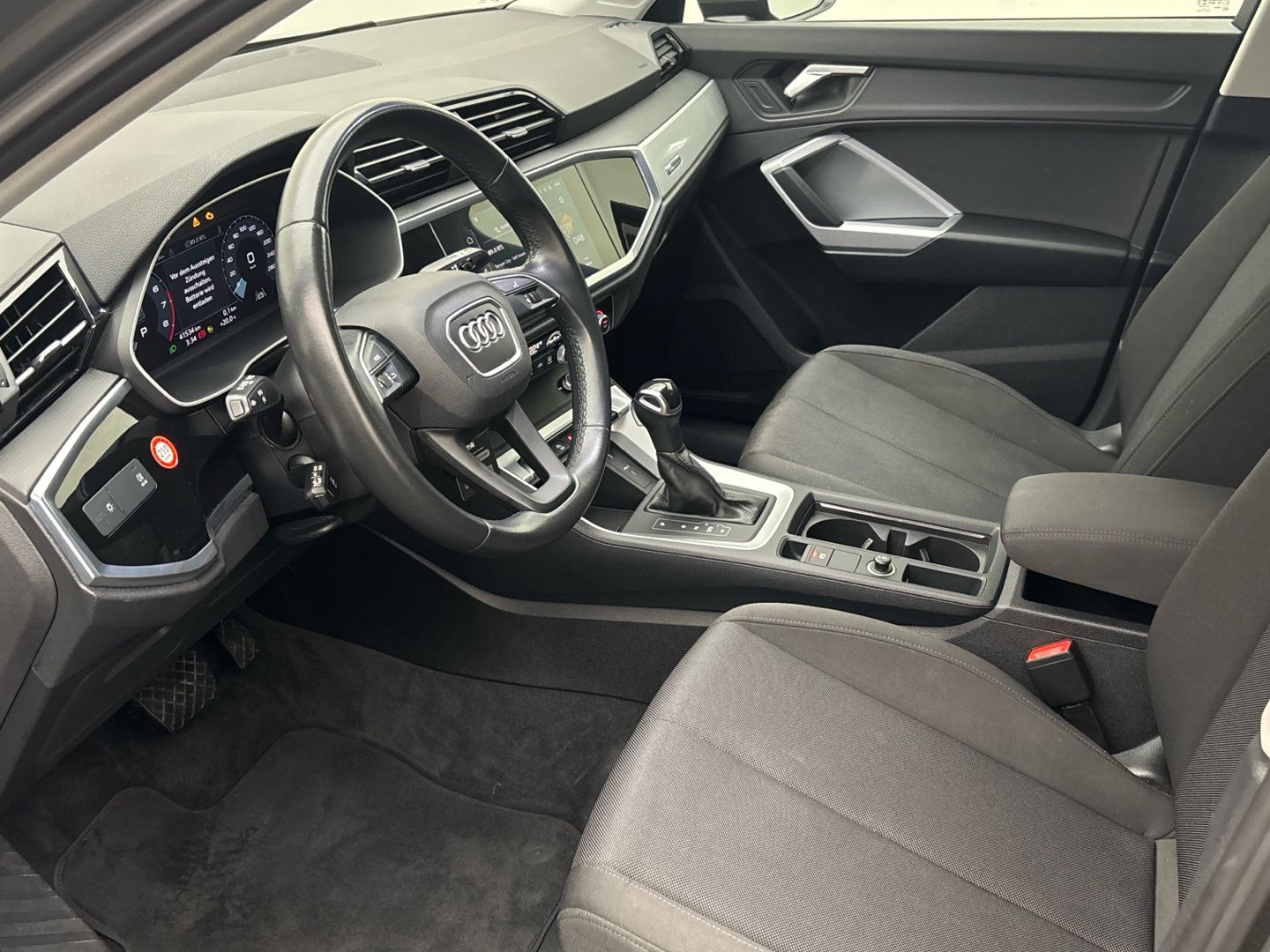 Audi Q3 2022 г. Серый, пробег 41519 км