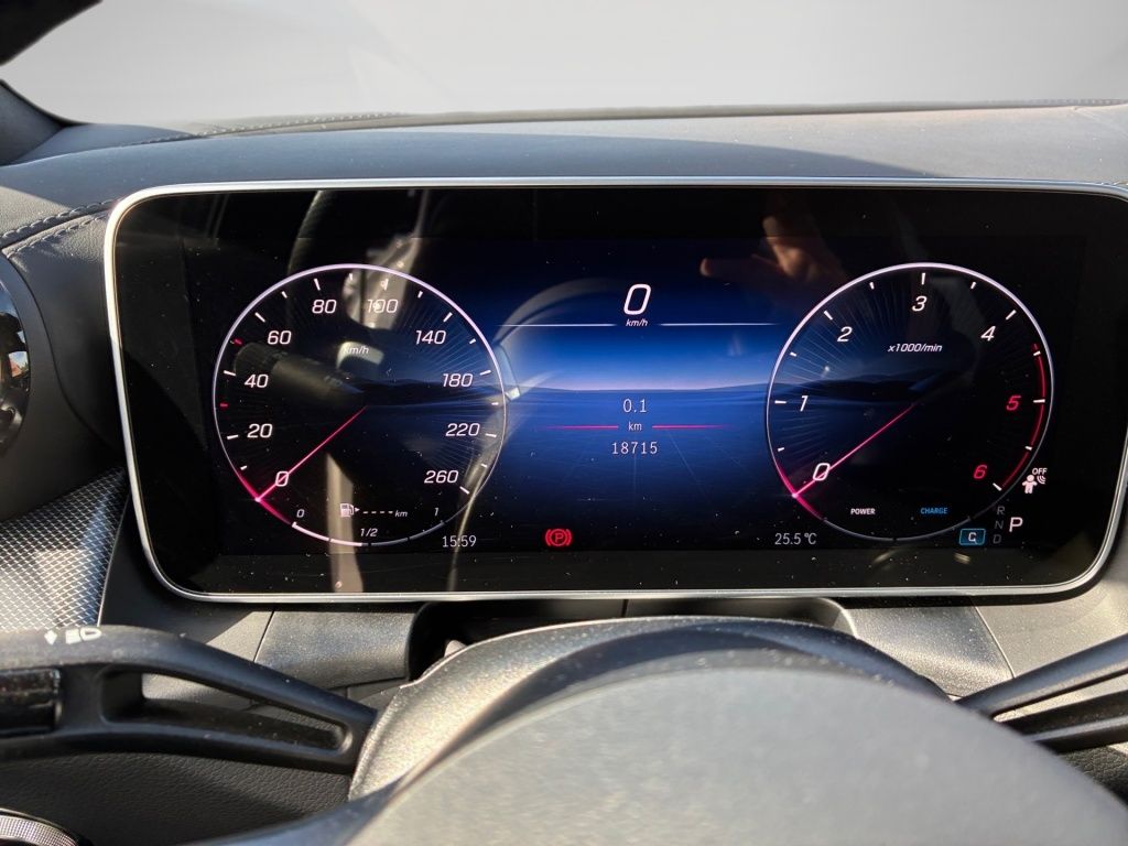 Mercedes-Benz GLC 220 2025 г. Белый, пробег 18713 км
